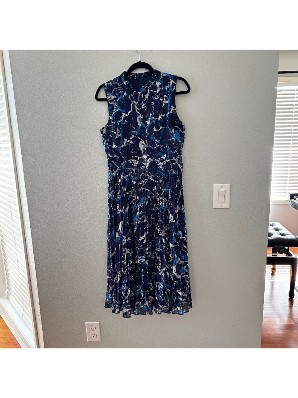 Maggy London size 6 Sleeveless Pleated Midi Dress Navy Blue High Neck